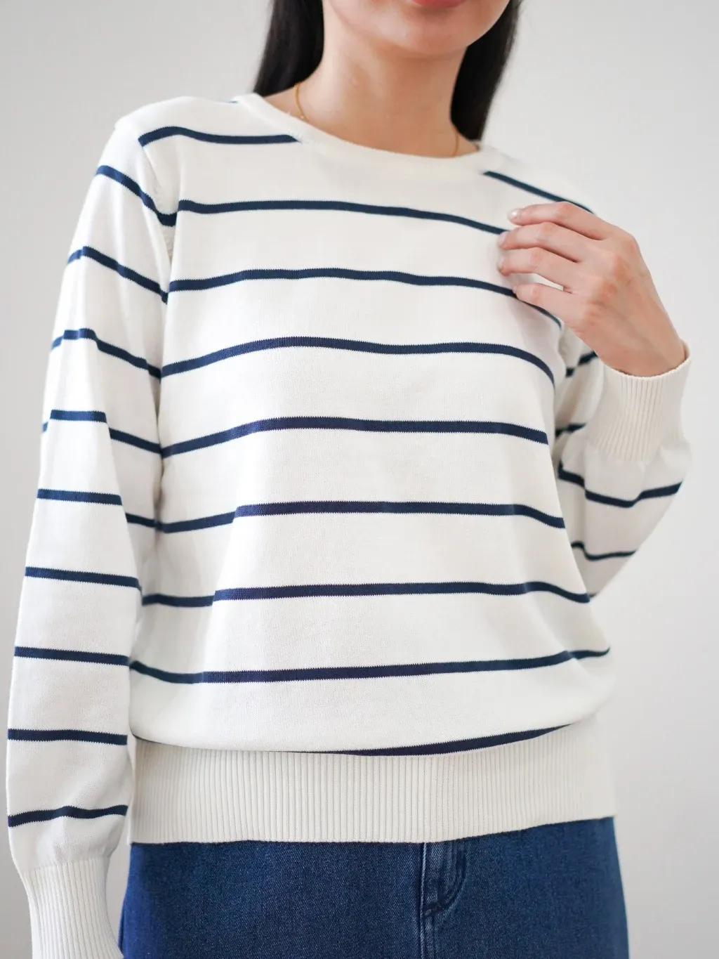 Atasan Blus Wanita Korean Style ULTRAVIOLET dengan Garis Parisienne - 192 Ivory Blue Stripes