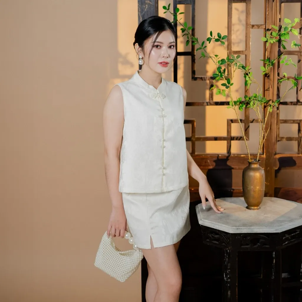 Blouse Crop Wanita Tanpa Lengan CNY Jade Harmony Ivory
