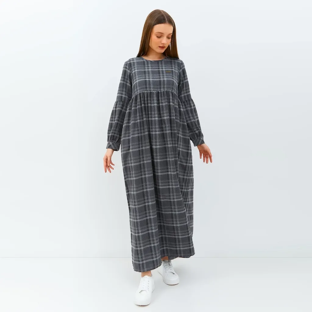 Gaun Maxi Wanita Lengan Panjang Motif Kotak-kotak