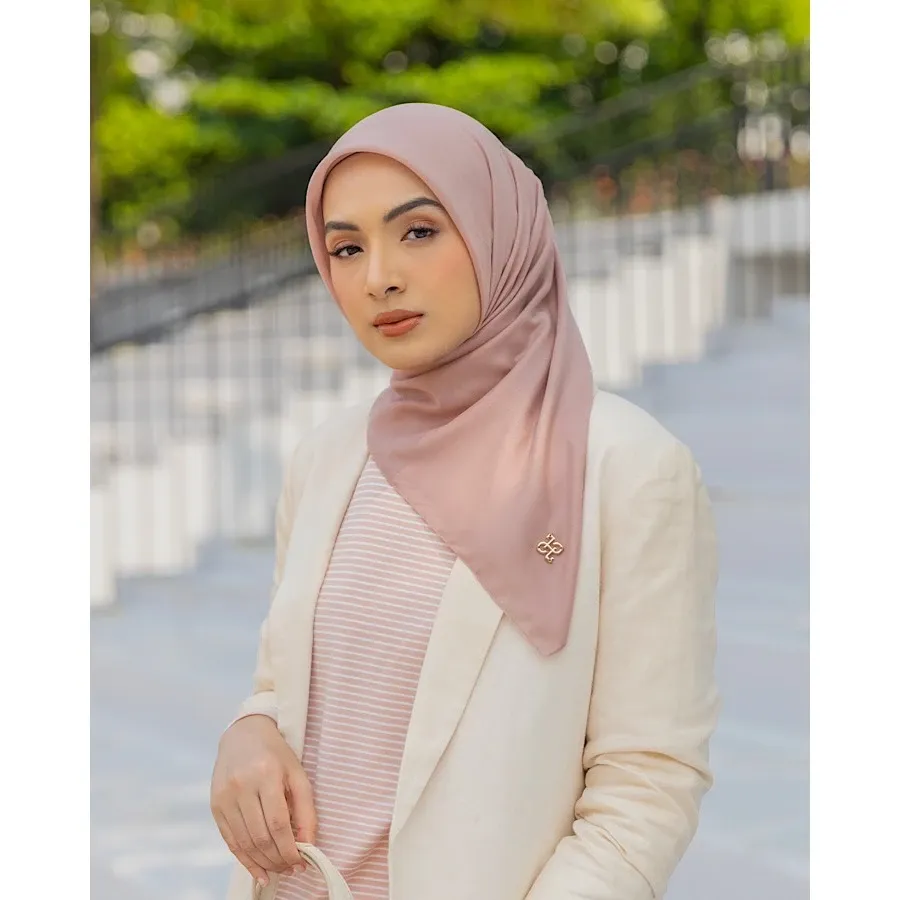 Hijab Voal Polos Segi Empat