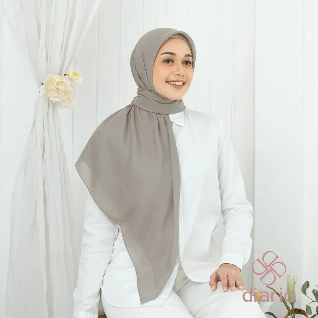 Kerudung Segi Empat Ultrafine Grey