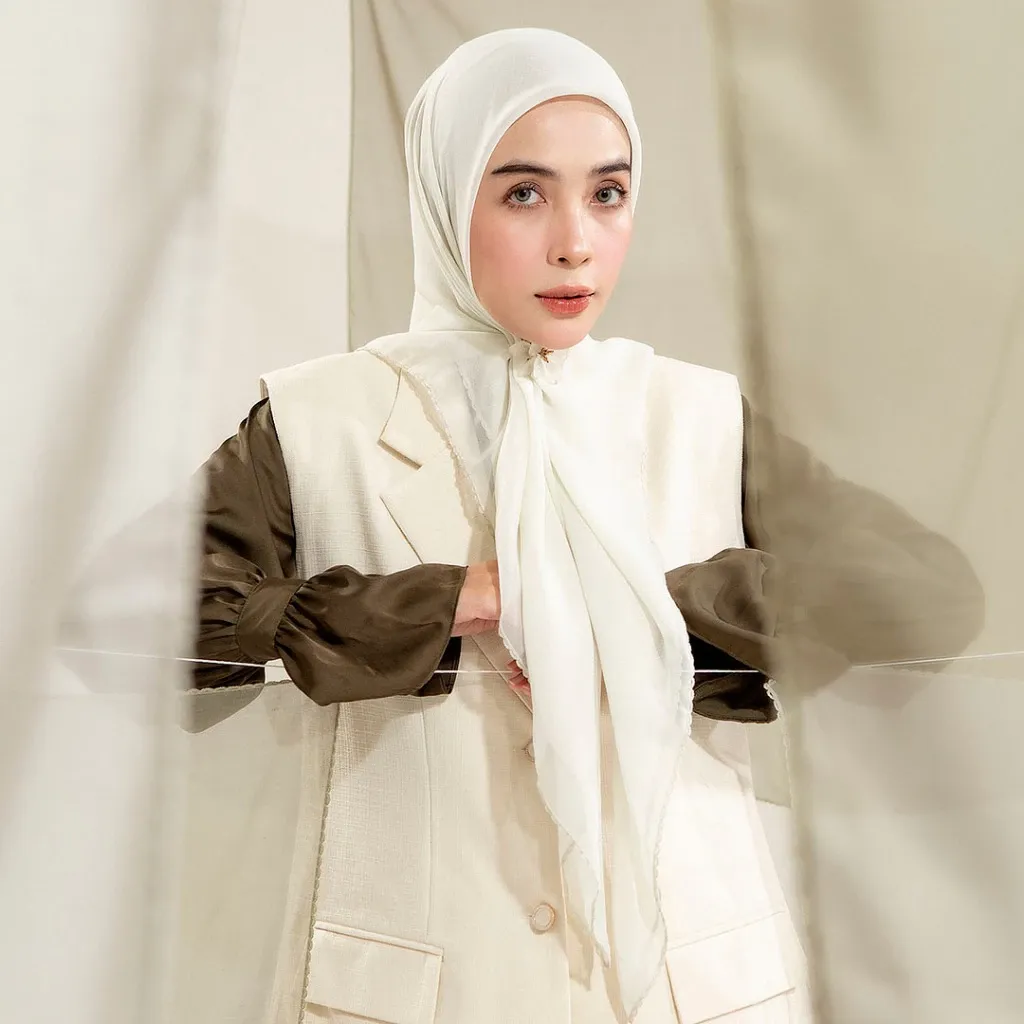 Lozy Hijab Paris Embroidery Square