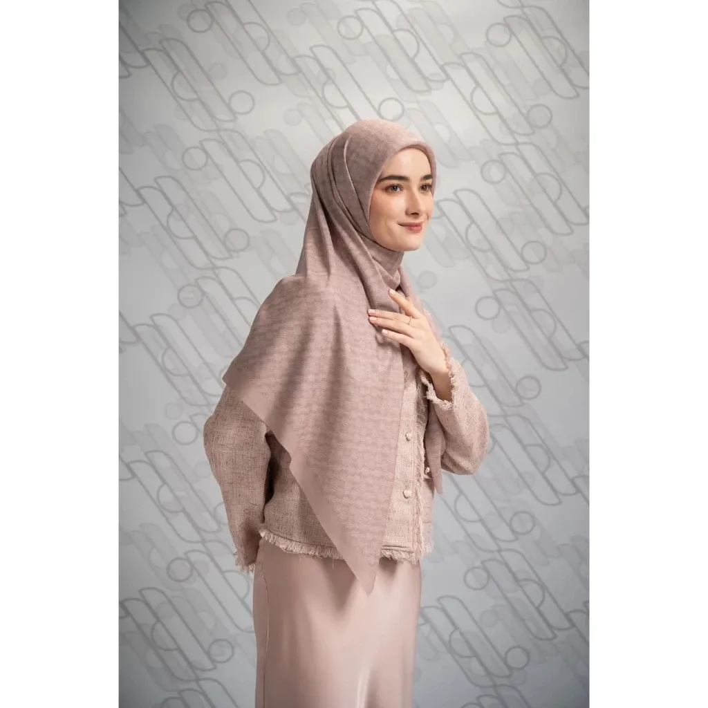 Monolure Scarf
