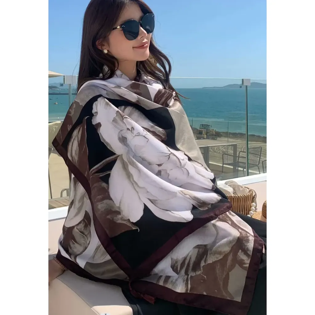 Shawl Wanita Viscose Motif Flora Plumerian dengan Poni Cokelat Beige