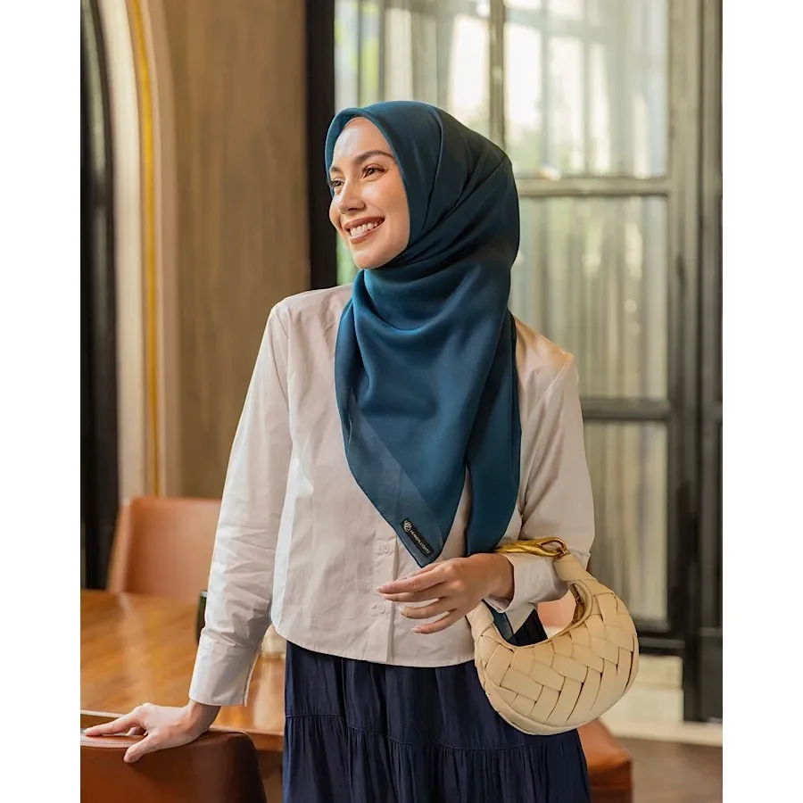 Voal Hitam Polos Segi Empat