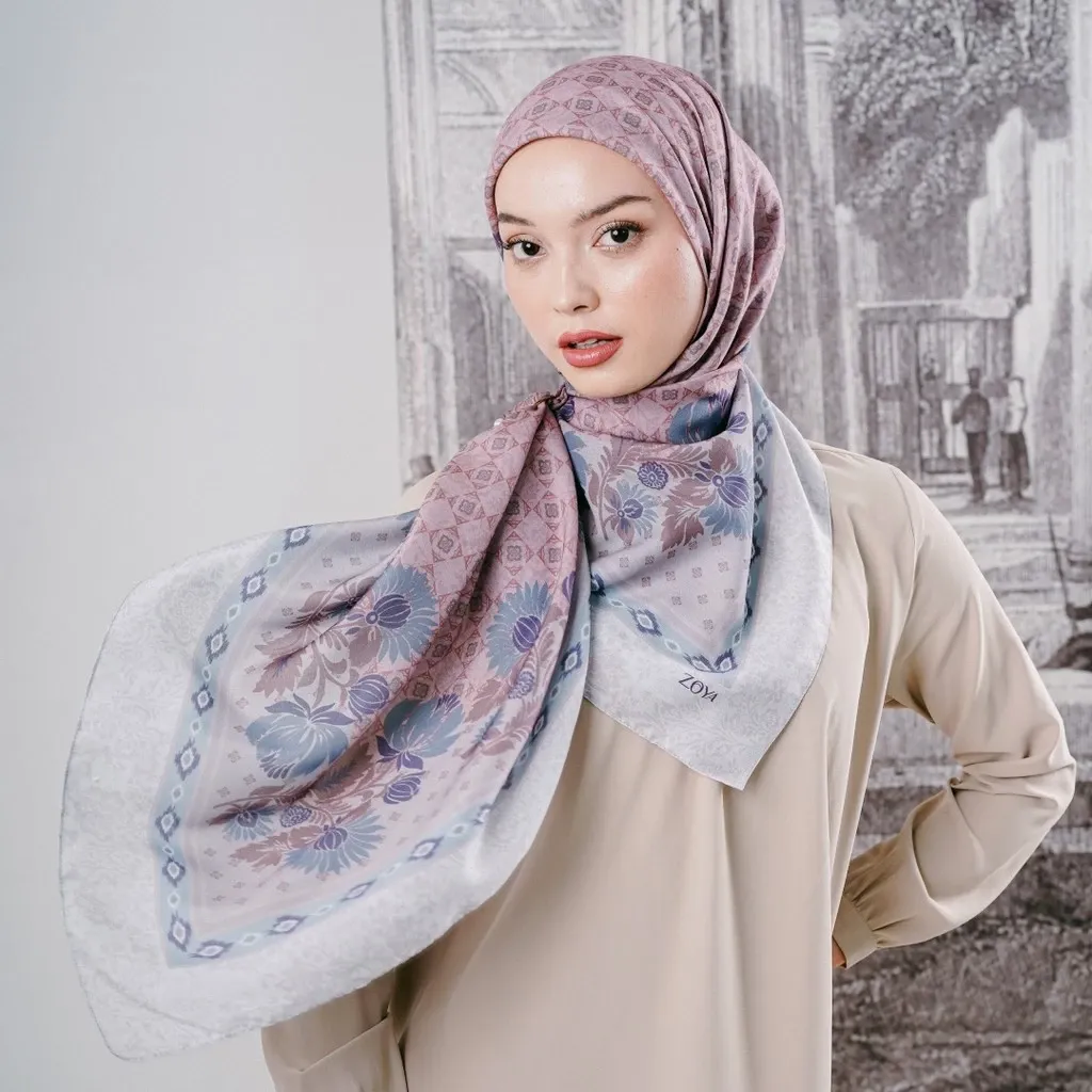 Zoya Venica Scarf Motif Segiempat dengan Pouch 110x110 cm